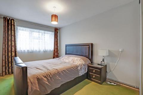 37 Bredhurst Close, London, SE20 7BH