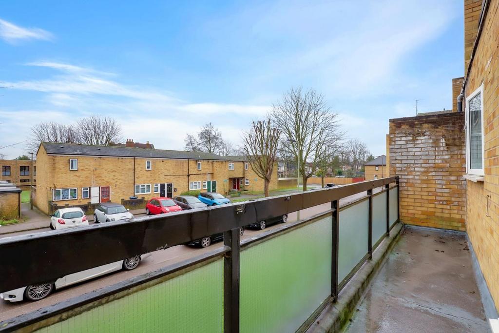 13-6fbe JHProp Wpen - 37 Bredhurst Close - 37-medium