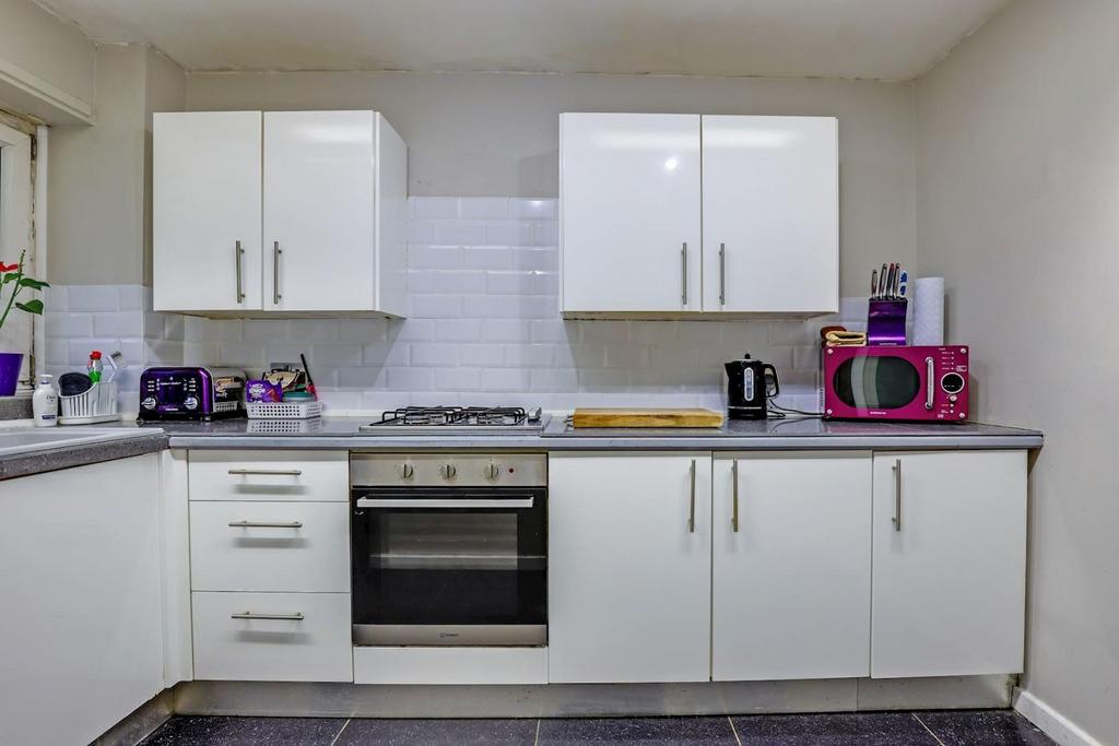 03-8199 JHProp Wpen - 37 Bredhurst Close - 7-medium.