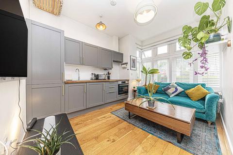 2 bedroom flat for sale, London Road, St Margarets TW1