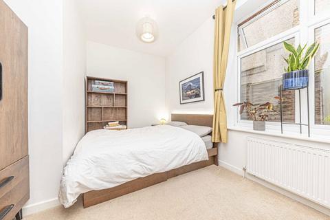 2 bedroom flat for sale, London Road, St Margarets TW1