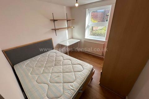 4 bedroom flat to rent, Castle Boulevard, Nottingham NG7