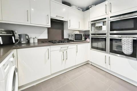 3 bedroom end of terrace house for sale, Monkwick Avenue, Colchester, Essex