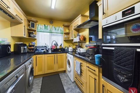 3 bedroom semi-detached house for sale, Sundon Park Road, Luton LU3