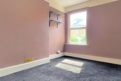 1 bedroom apartment to rent, Gladstone Road, Watford