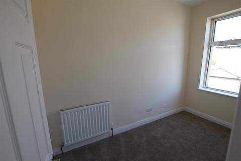 2 bedroom terraced house to rent, Glen Street, Colne