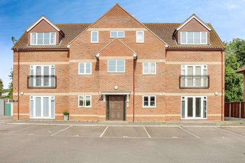 2 bedroom flat for sale, Rayleigh Road, Benfleet, SS7