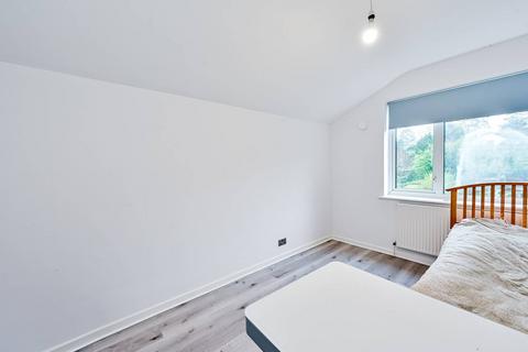 3 bedroom semi-detached house to rent, Manor Road EN5, High Barnet, Barnet, EN5