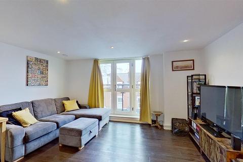 2 bedroom flat for sale, Garratt Lane, London