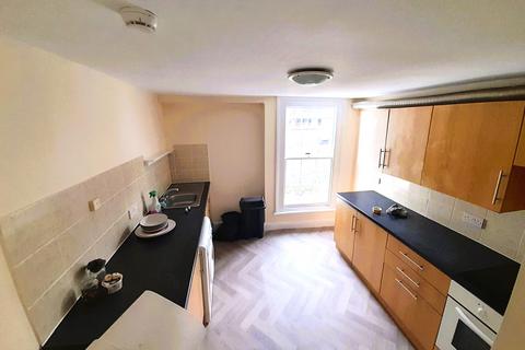 2 bedroom apartment to rent, High Street, Gravesend DA11