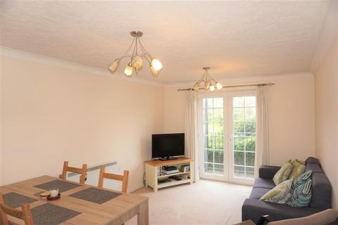 2 bedroom flat to rent, King John Street, Fleet GU51