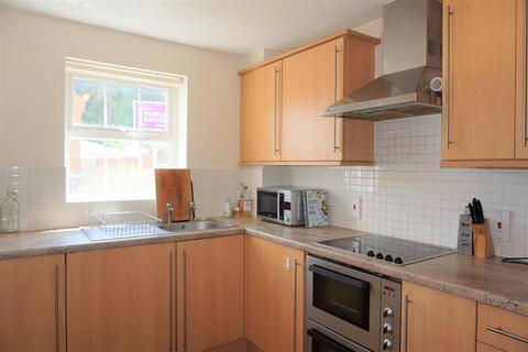 2 bedroom flat to rent, King John Street, Fleet GU51