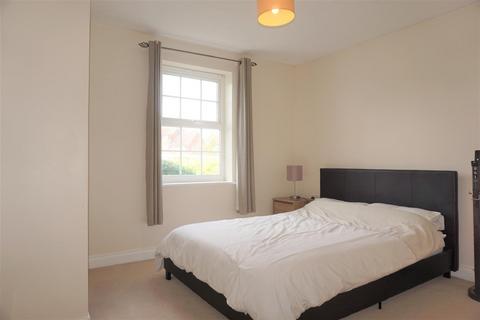 2 bedroom flat to rent, King John Street, Fleet GU51