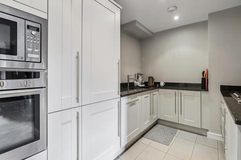 2 bedroom flat to rent, High Street, Esher, Surrey, KT10