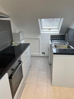 1 bedroom flat to rent, Limpsfield Road, Warlingham