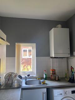 3 bedroom flat to rent, Scarborough Road, Newcastle Upon Tyne NE6