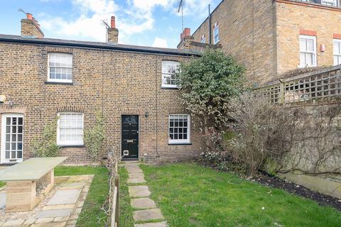 2 bedroom terraced house to rent, Castelnau Row