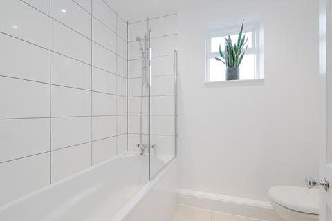 2 bedroom terraced house to rent, Castelnau Row