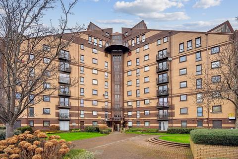 3 bedroom flat to rent, Mavisbank Gardens, Festival Park, Glasgow, G51 1HG