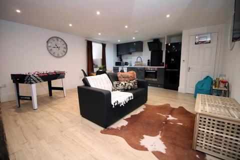 2 bedroom maisonette to rent, The Mall, Bristol BS8