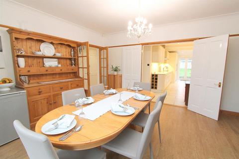 4 Redford Avenue, Wallington, SM6 9DP