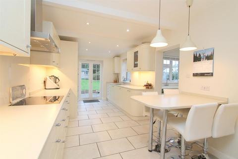 4 Redford Avenue, Wallington, SM6 9DP