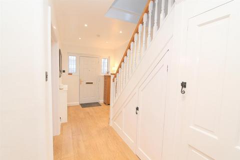 4 Redford Avenue, Wallington, SM6 9DP