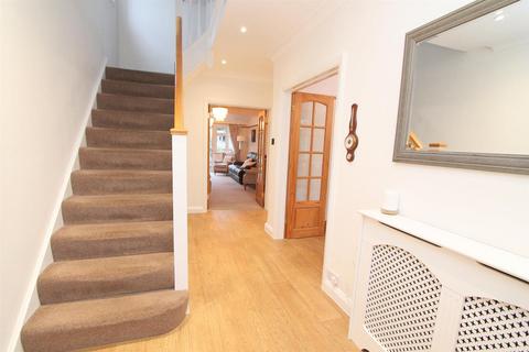 4 Redford Avenue, Wallington, SM6 9DP