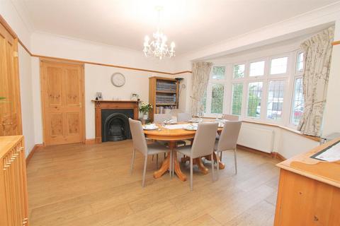 4 Redford Avenue, Wallington, SM6 9DP
