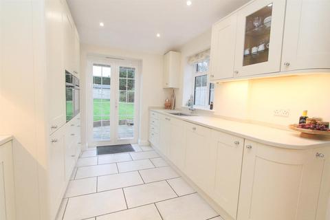4 Redford Avenue, Wallington, SM6 9DP