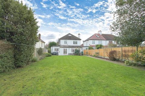 4 Redford Avenue, Wallington, SM6 9DP