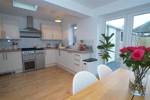 13 Simpson Grove, Bradford, BD10 9SD