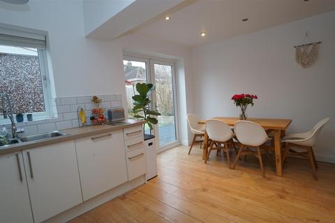 13 Simpson Grove, Bradford, BD10 9SD