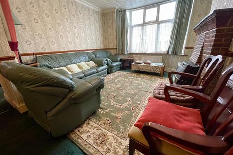 3 bedroom semi-detached house for sale, Argyll Avenue, Luton, Bedfordshire, LU3 1EH