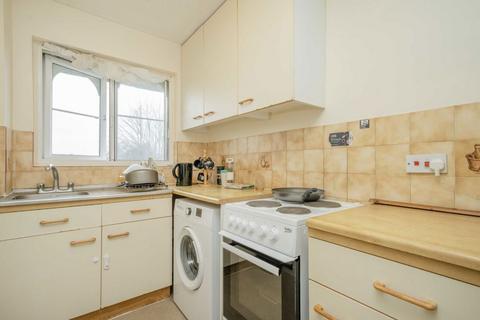 1 bedroom flat to rent, Torrington Drive, Harrow HA2