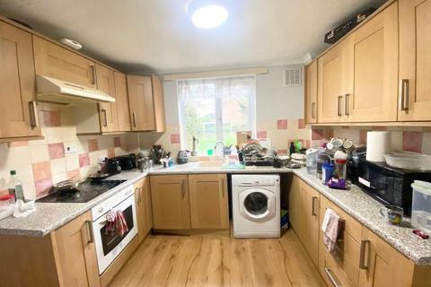 3 bedroom semi-detached house to rent, Cobbetts Walk, Bisley GU24