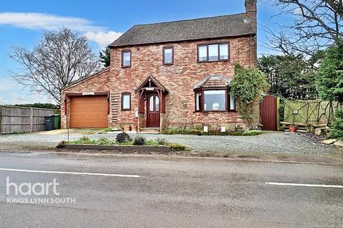 2 bedroom detached house for sale, The Causeway, Stowbridge