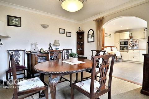 2 bedroom detached house for sale, The Causeway, Stowbridge