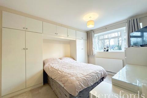 2 bedroom apartment for sale, Benjamin Close, Hornchurch, RM11