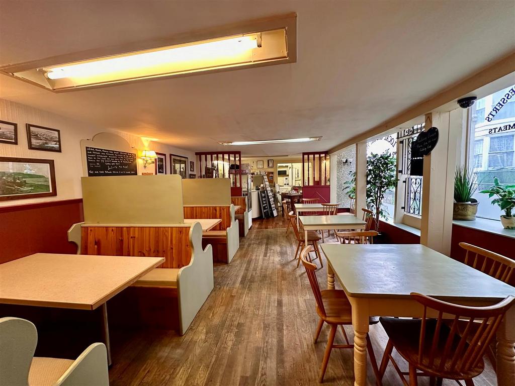 Cafe 2.jpg