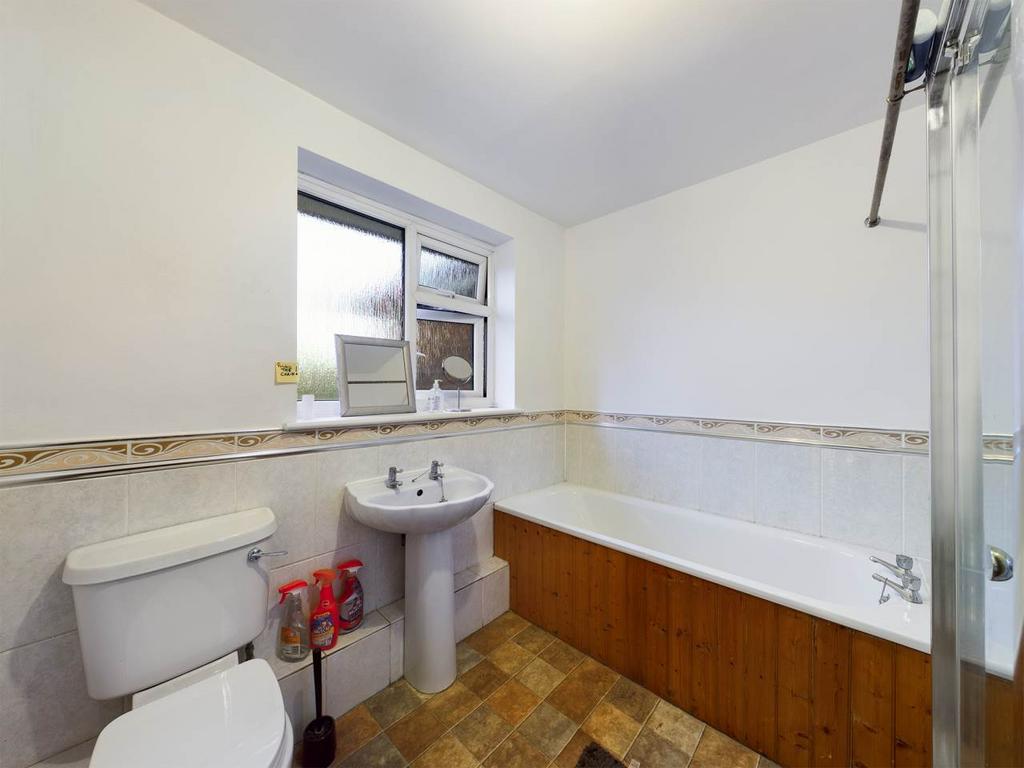 Bathroom A (2)