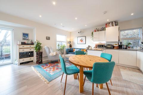 3 bedroom flat for sale, Palace Road, SW2