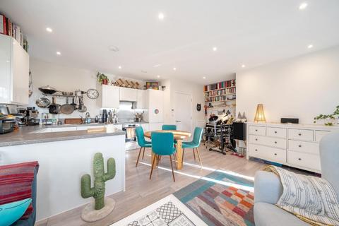 3 bedroom flat for sale, Palace Road, SW2