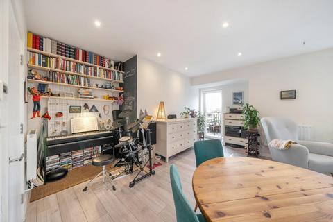 3 bedroom flat for sale, Palace Road, SW2