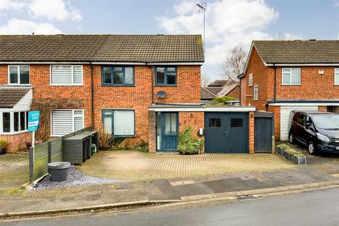 21 Maplefield, Park Street, St Albans, AL2 2BE