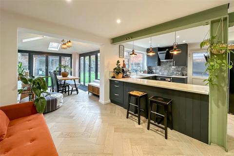 21 Maplefield, Park Street, St Albans, AL2 2BE