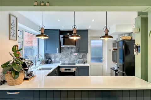 21 Maplefield, Park Street, St Albans, AL2 2BE
