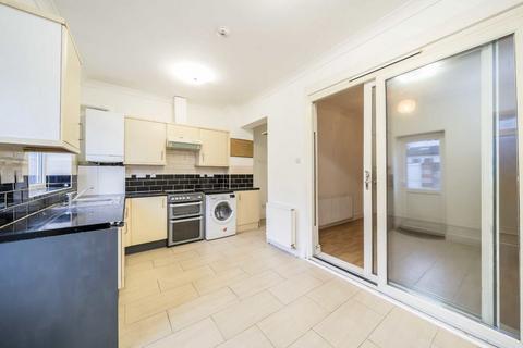 3 bedroom house to rent, Cromer Road, London SW17