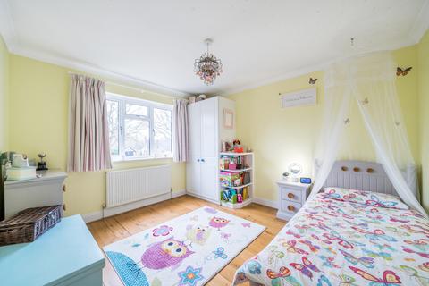 Ivy Lea Kingfield Road, Woking, GU22 9AA