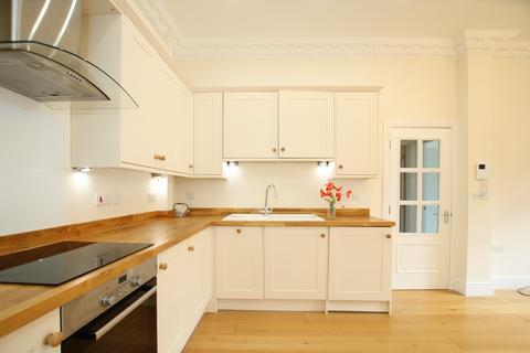 2 bedroom apartment to rent, St George Court, High Street, Winchester